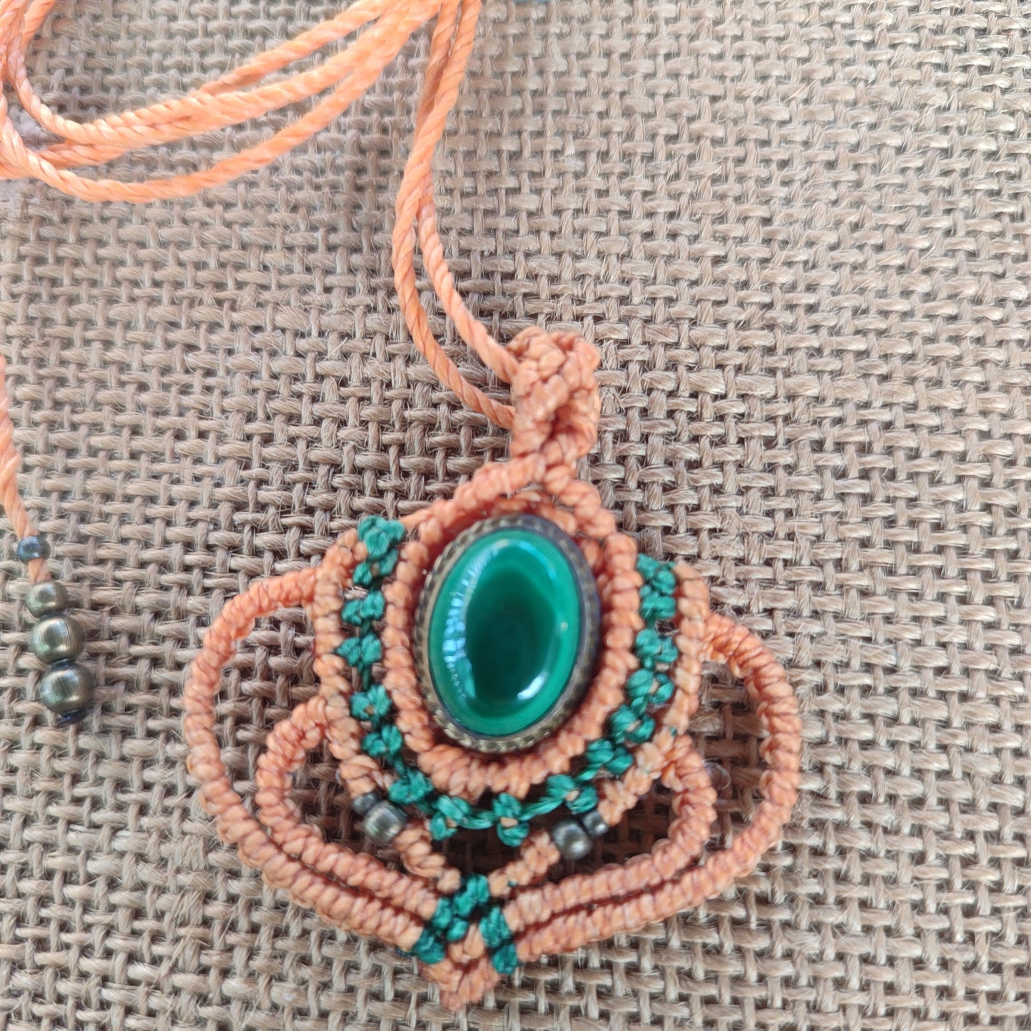 collar de macrame con malaquita, collar con piedra verde