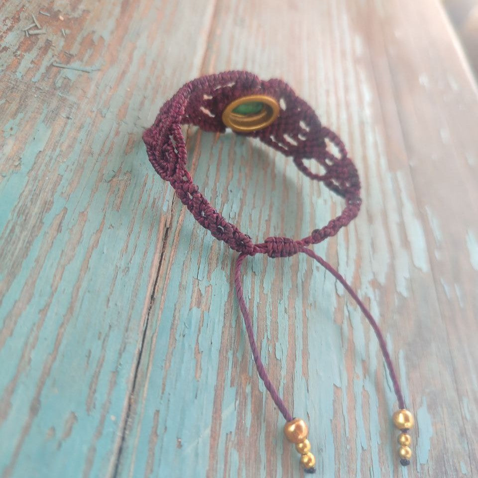 pulsera de macramé con malaquita
