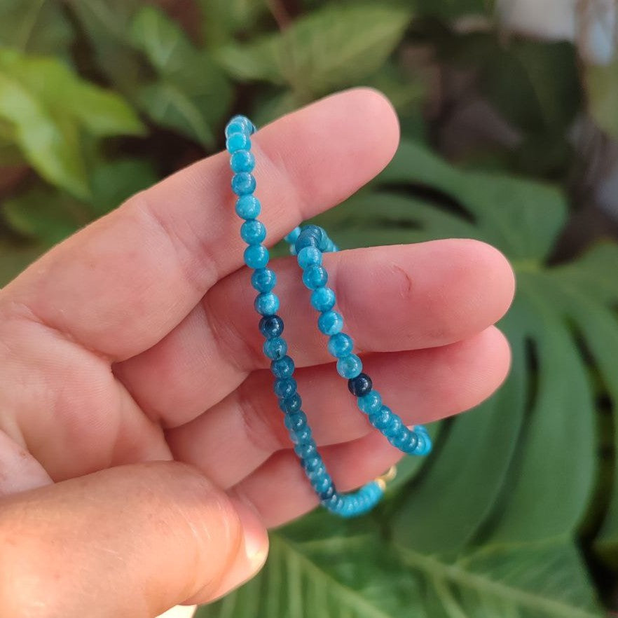 Collar de apatita azul