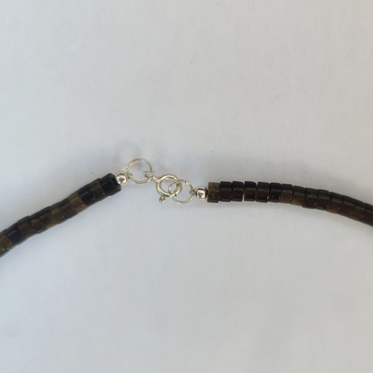 Collar de obsidiana dorada