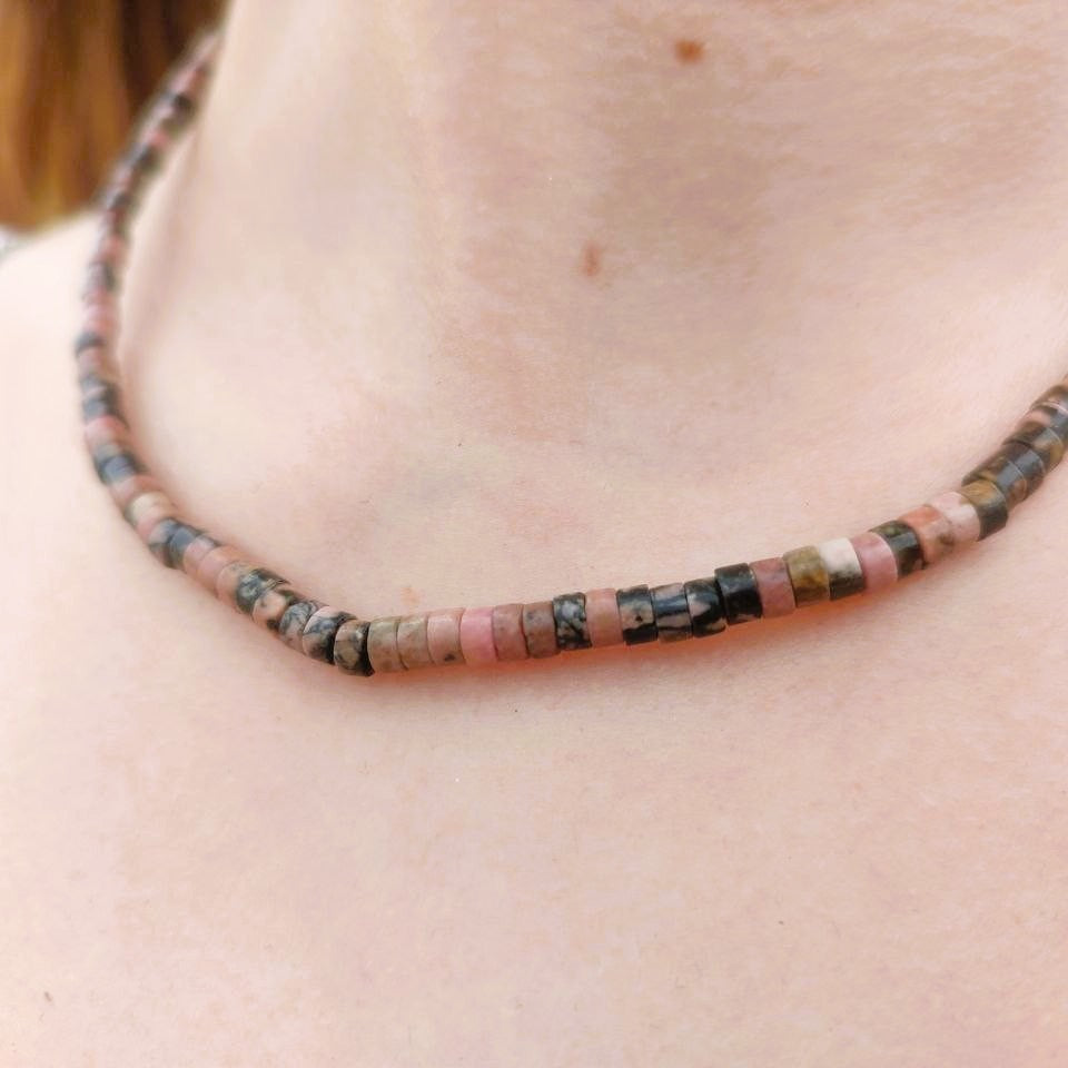 Collar de rodonita
