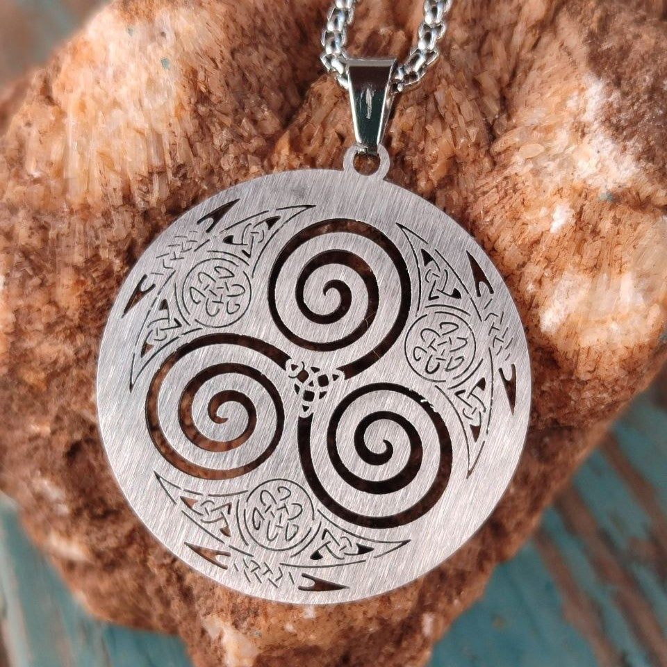 Reversible triskelion pendant