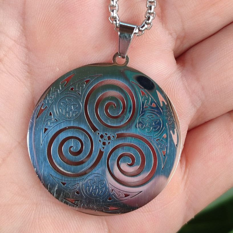 Reversible triskelion pendant