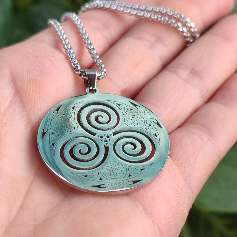 Reversible triskelion pendant