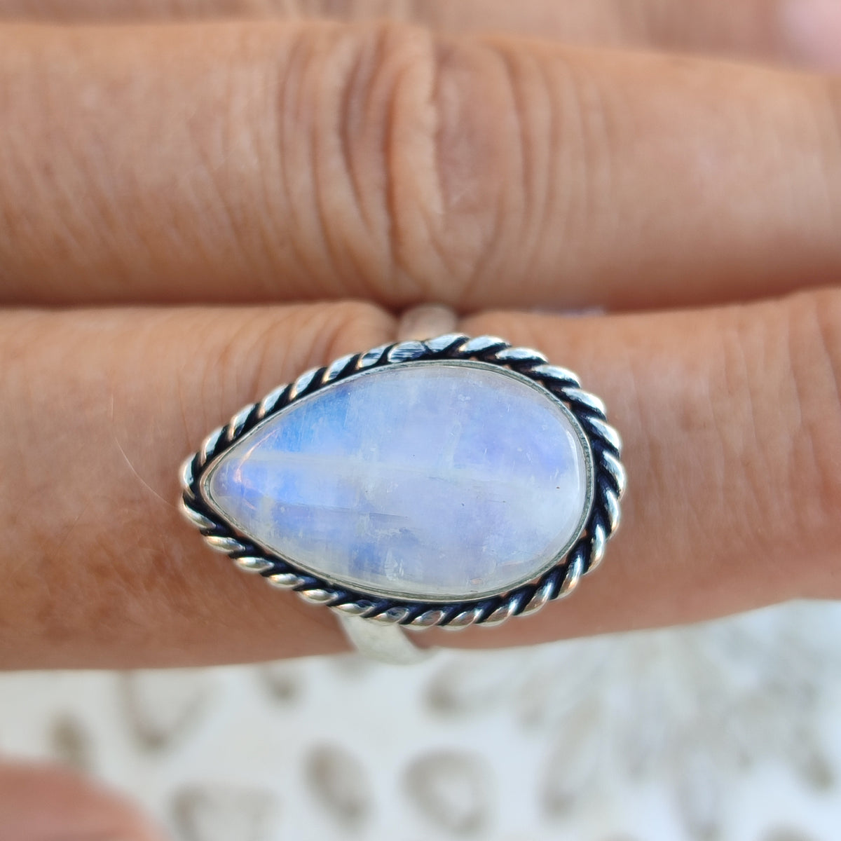 Anillo de Piedra Luna Ajustable | Joyería de la India