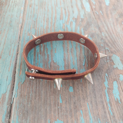 bracelet à pointes, bracelet punk, pointes et cuir