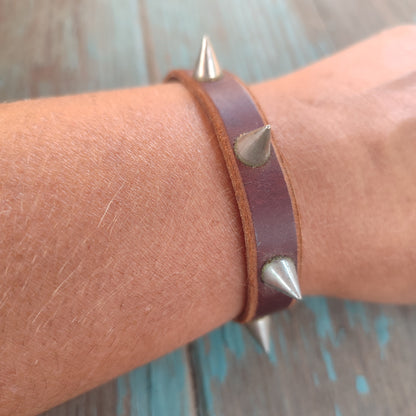 bracelet à pointes, bracelet punk, pointes et cuir