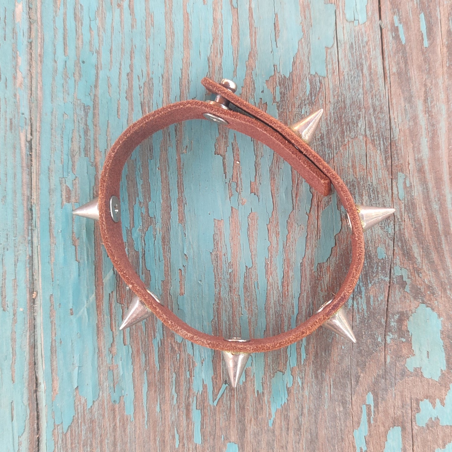 pulsera de pinchos, pulsera punk, pinchos y cuero