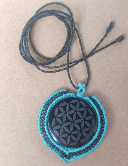 Flor de la vida, colgante de macramé, obsidiana negra tallada, colgante de espejo de obsidiana