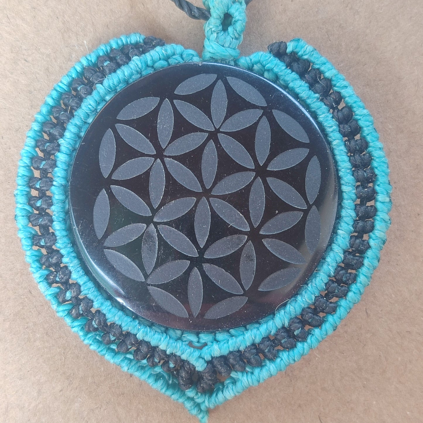 Flor de la vida, colgante de macramé, obsidiana negra tallada, colgante de espejo de obsidiana