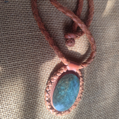 collar de cuero obsidiana manto huichol trenzado a mano, collar gordo de cuero, nudo de bola, collar de cuero con piedra