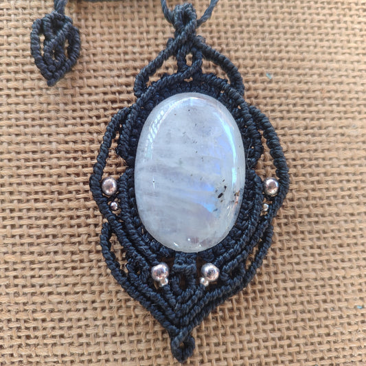 macrame con piedra luna y plata de ley, colgante piedra luna grande, collar de hilo con piedraluna, piedra luna y plata