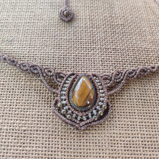 tiara con ojo de tigre, collar de macrame con ojo de tigre