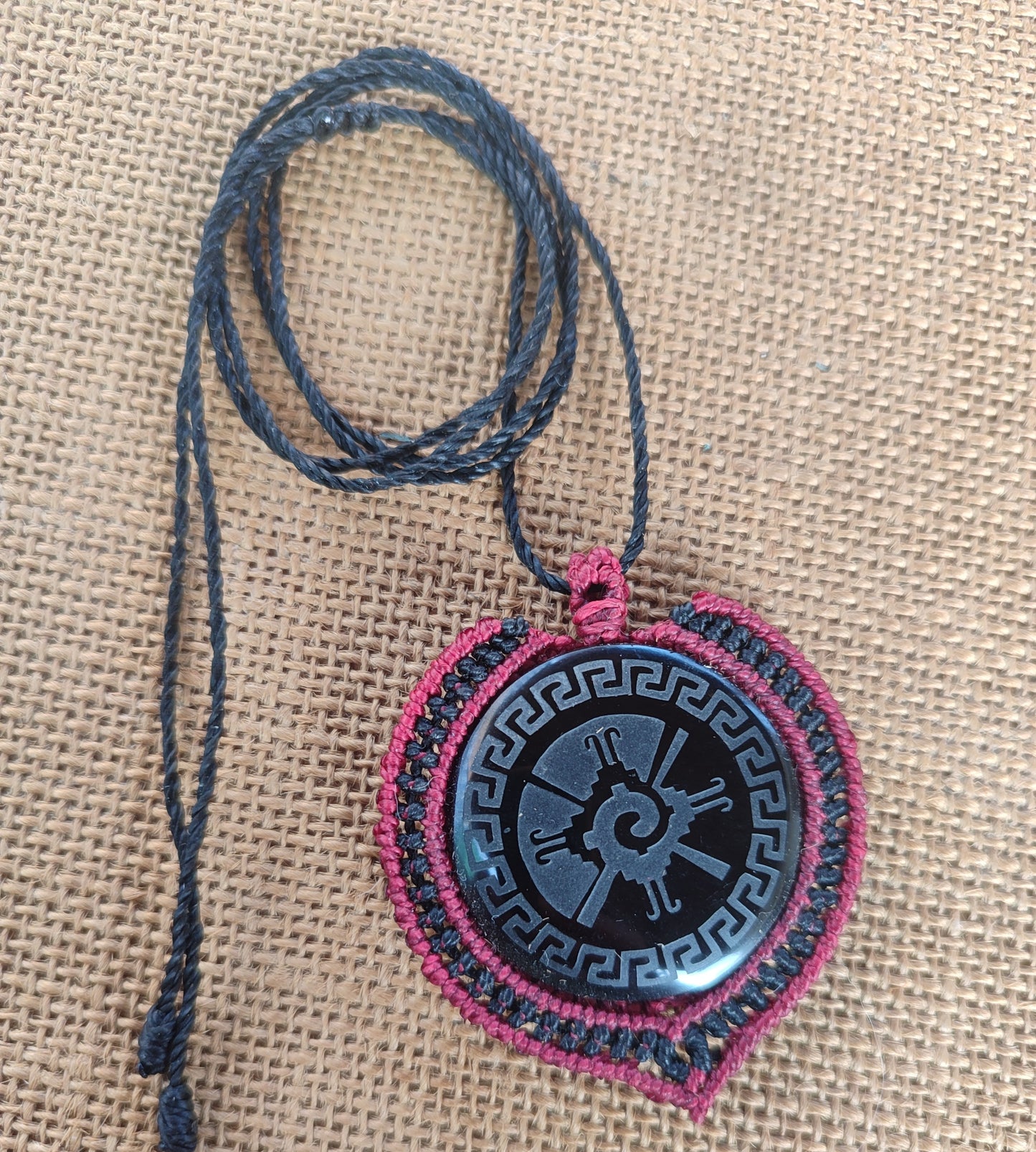 Hunab Ku, colgante grande de macramé, dios supremo de los mayas, simbología maya, collar de obsidiana, collar obsidiana, colgante espiritual