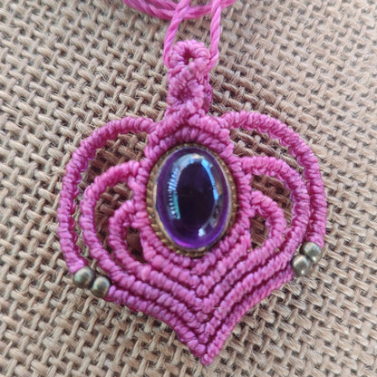 colgante de macrame pequeño con amatista, collar de amatista, collar de macramé con piedra