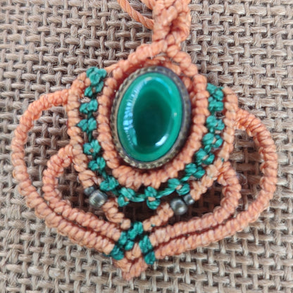 collar de macrame con malaquita, collar con piedra verde