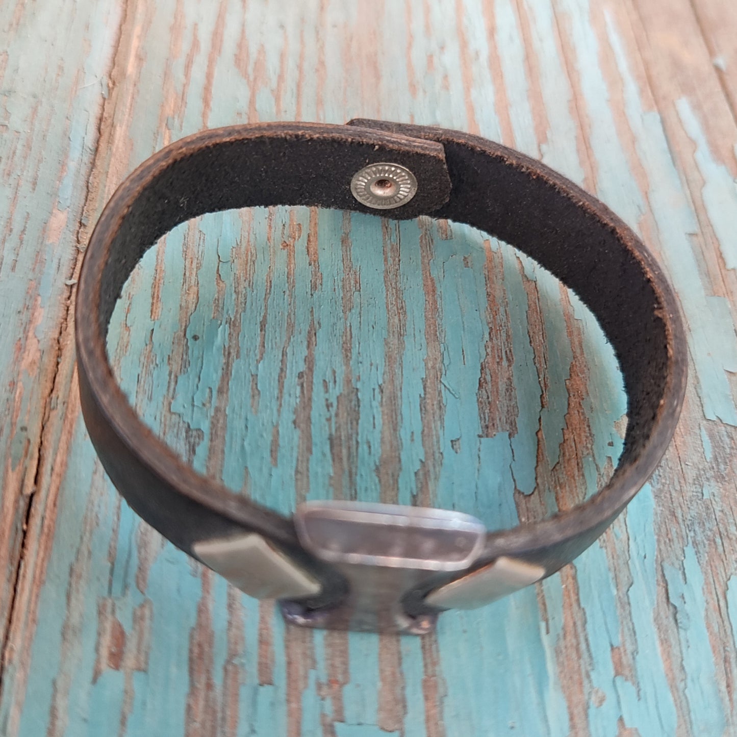 pulsera de cuero negra con metal