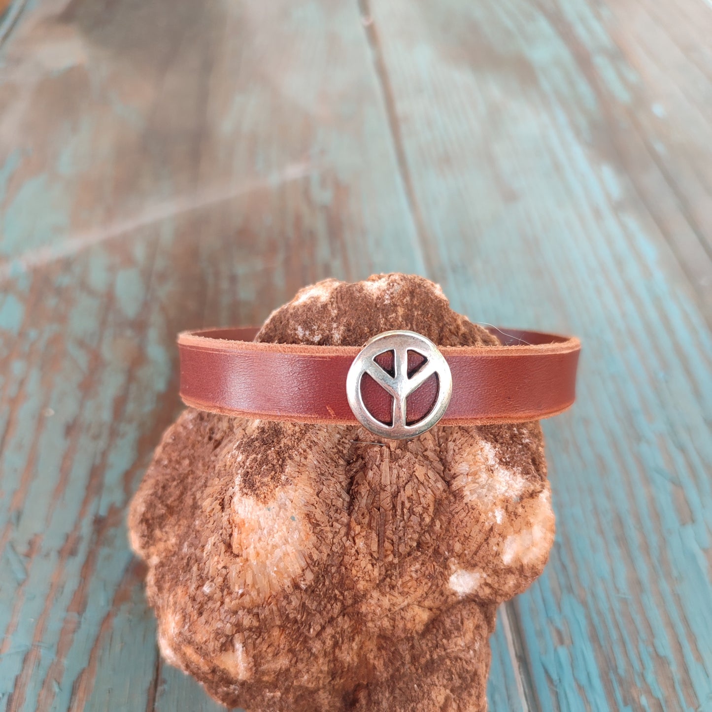 símbolo de la paz, pulsera de cuero