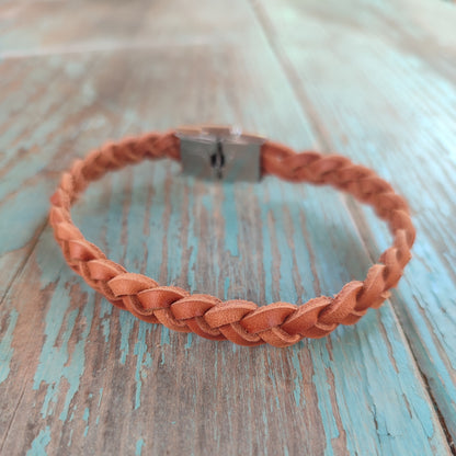 pulsera de cuero trenzada a mano con cierre de acero
