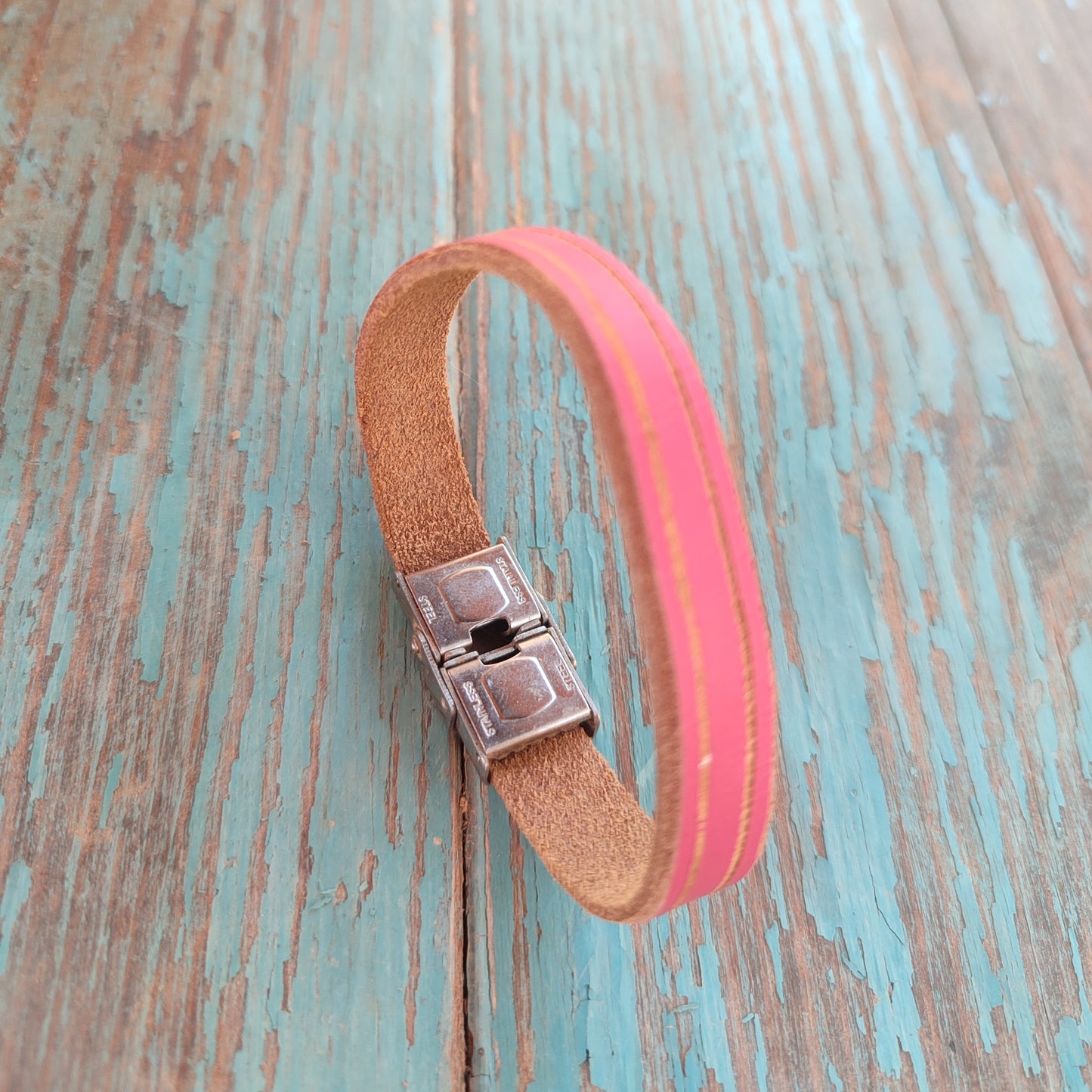pulsera de cuero rosa