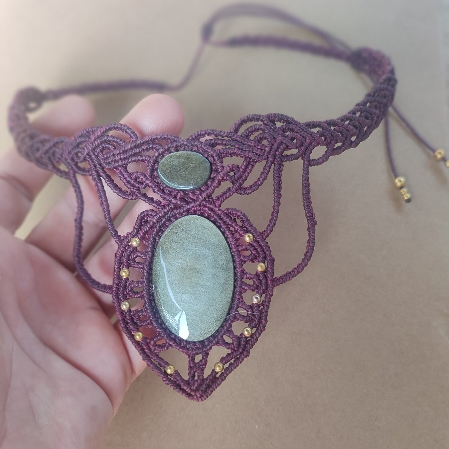 Acabados limpios y profesionales de joyería en macramé de autor