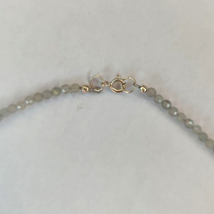 Cierre de plata de ley 925 para el collar fino de piedra luna.