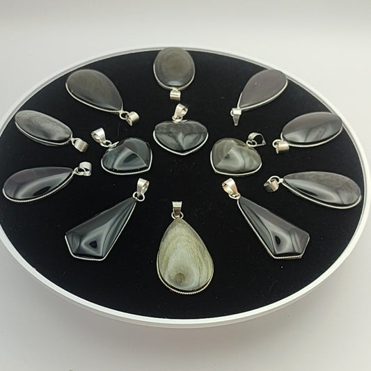 Colgante de obsidiana natural engarzado a mano amuleto intuitivo El Hada del Tiempo