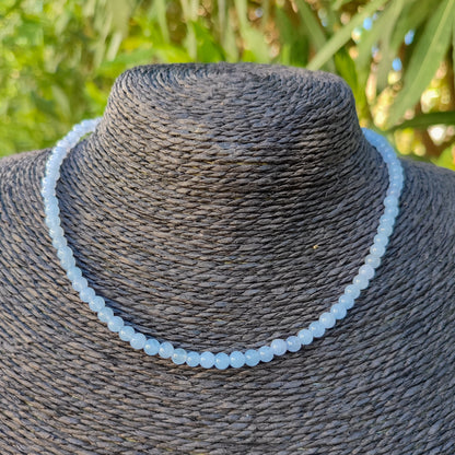 Collar Esencia de aguamarina natural de 4mm en vista frontal.
