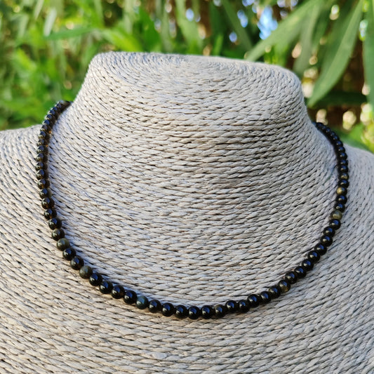 Collar Esencia de obsidiana dorada natural de 4mm en vista frontal