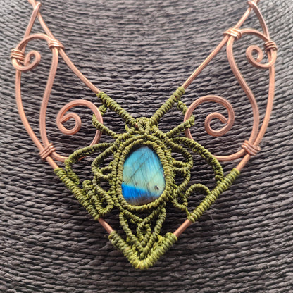 Perspectiva artística del collar Hada resaltando su exclusividad