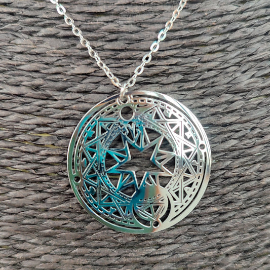 Medallón de acero inoxidable con estrella calada diseño místico