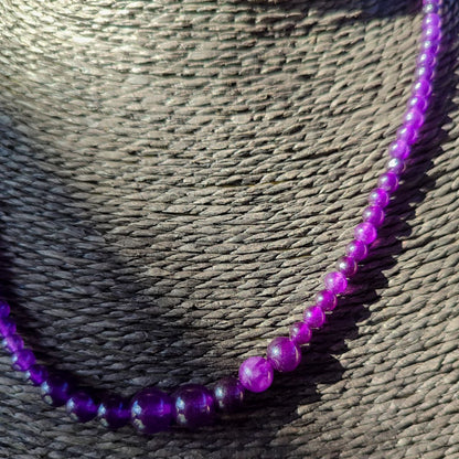 Cuentas de amatista natural en tonos violetas y púrpuras