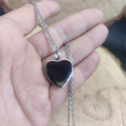 Tamaño real de la joya memorial corazón en la mano para ver escala