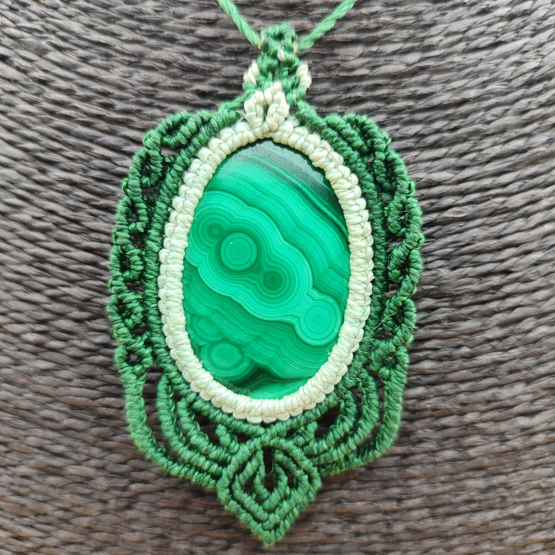 macramé con piedra