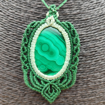macramé con piedra