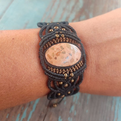 pulsera de macramé ancha negra con piedra