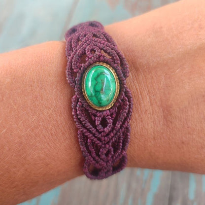 pulsera de macramé con malaquita