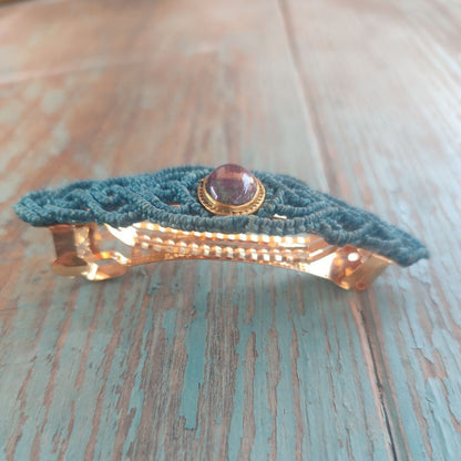 prendedor de pelo de macramé, con zoisita rubí