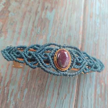 prendedor de pelo de macramé, con zoisita rubí