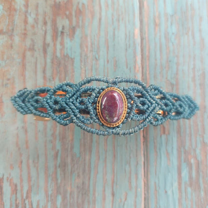 prendedor de pelo de macramé, con zoisita rubí
