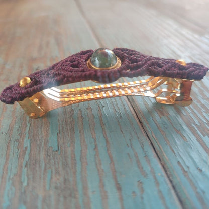 broche para cabello en macramé y zoisita rubí