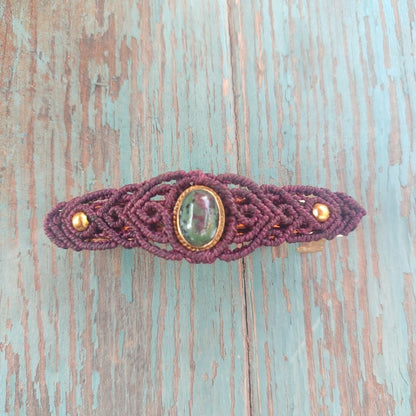 broche para cabello en macramé y zoisita rubí