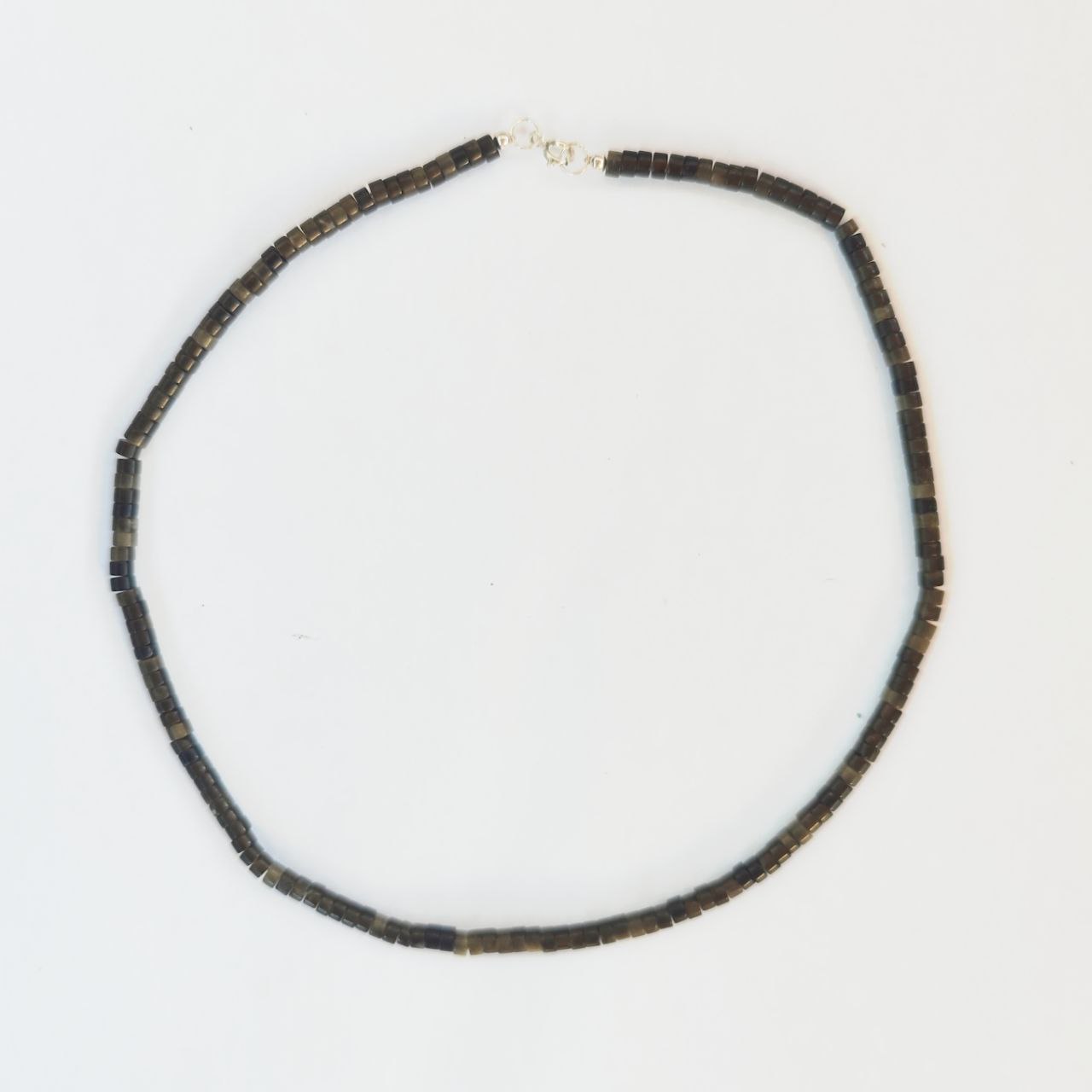 Collar de obsidiana dorada