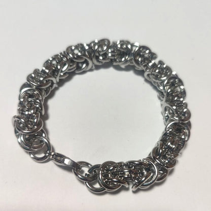 Pulsera de anillas de acero