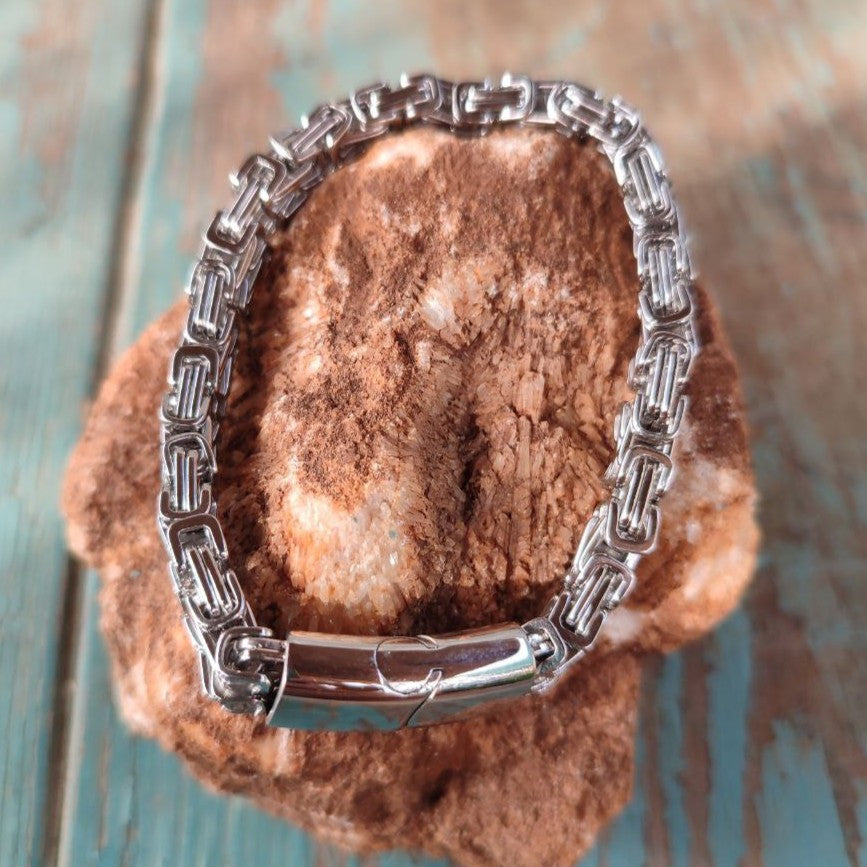 Steel bracelet with magnetic closure