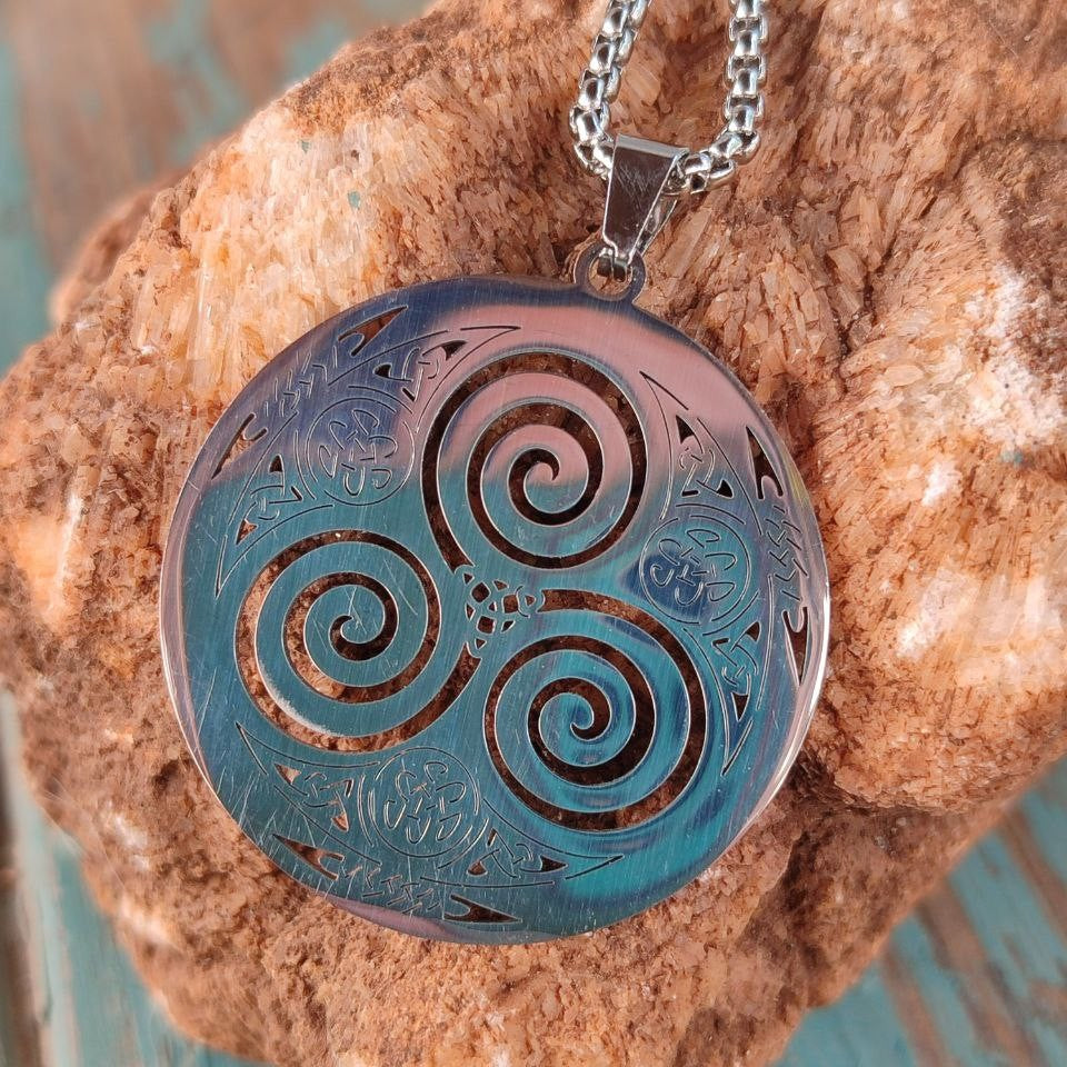 Reversible triskelion pendant
