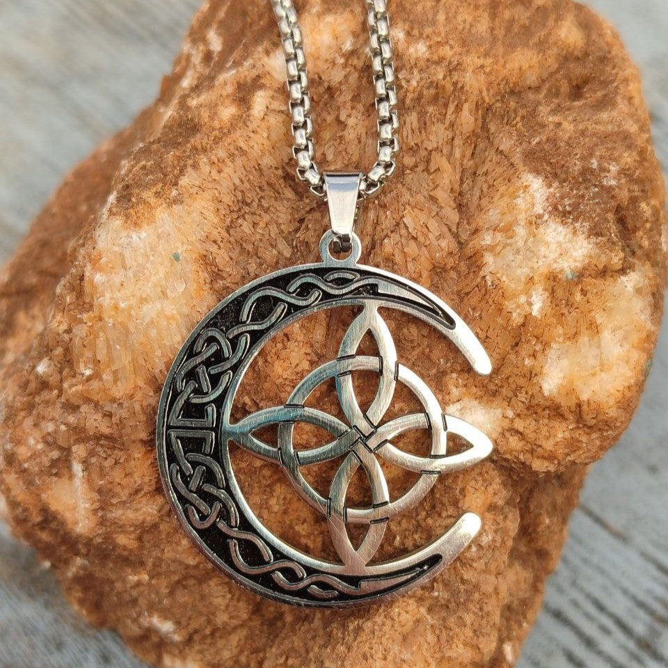 Witch's knot pendant with moon