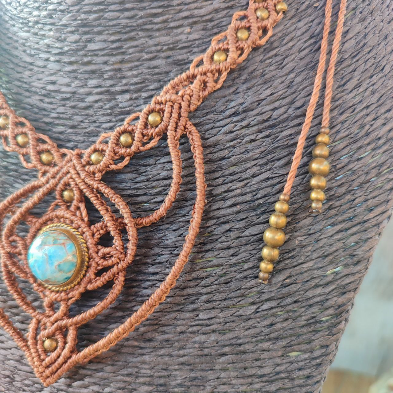 Collar de macramé con apatita
