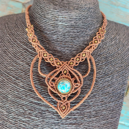 Collar de macramé con apatita
