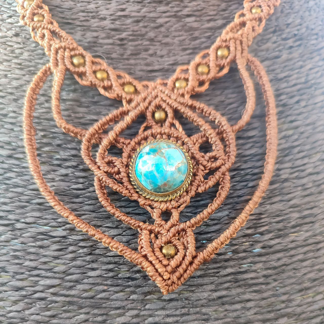 Collar de macramé con apatita